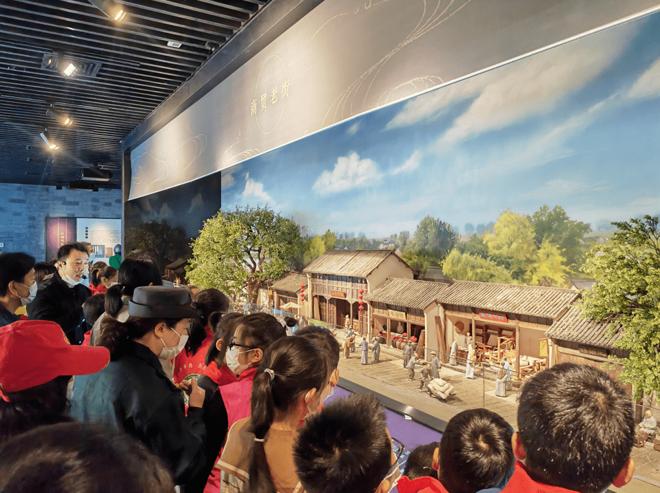 韩紫石清末任吉林省民政使,北洋政府时期任安徽省巡按使,江苏省省长兼