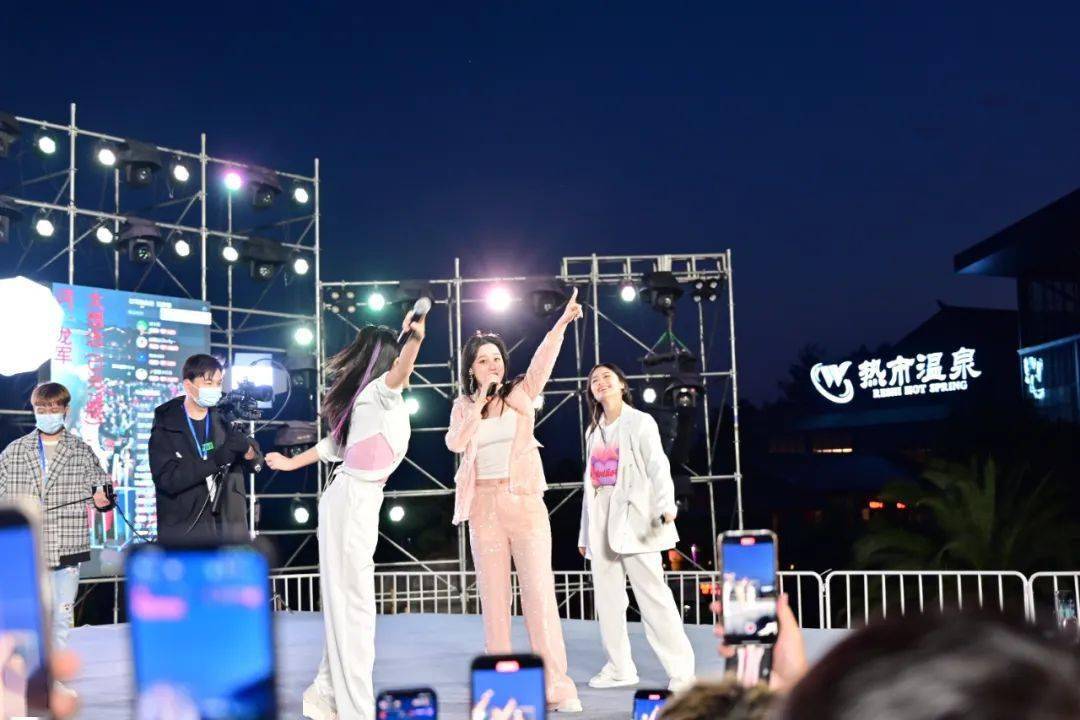 炸裂| 3600万粉丝网红"唐艺"常德现场直播!1亿点赞燃爆热市温泉!