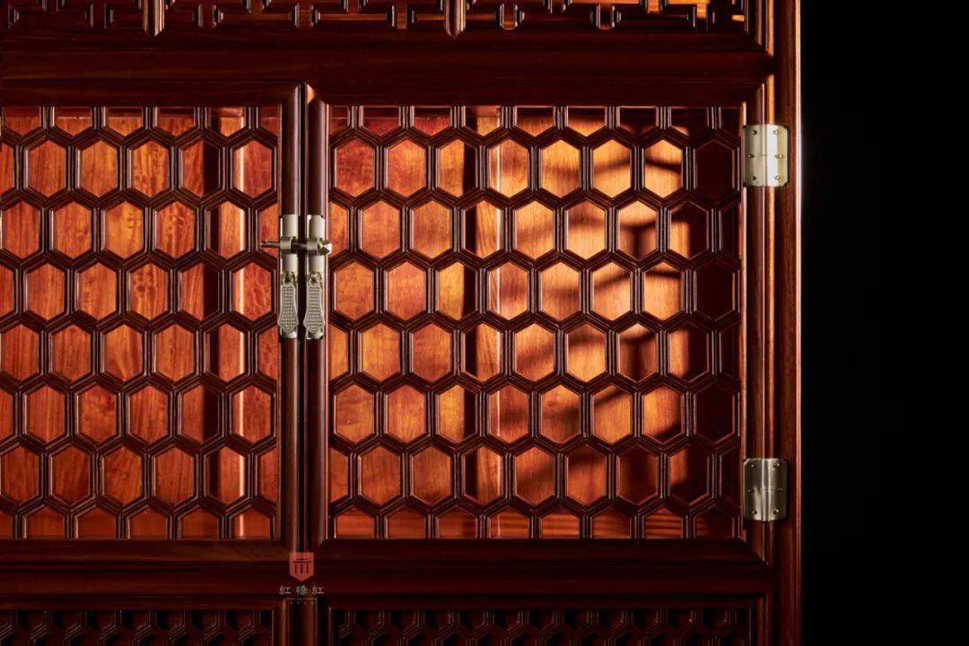 翰林余迹龟背纹亮格柜