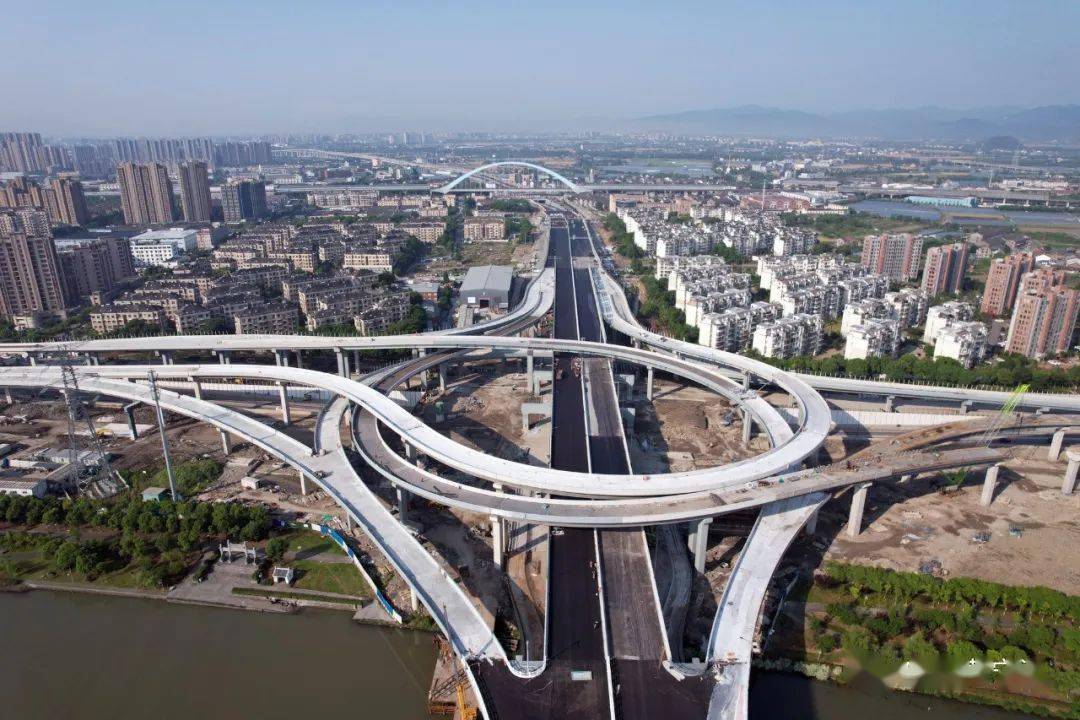 航拍丨横跨姚江的宁波西洪大桥初露雄姿计划六月份竣工