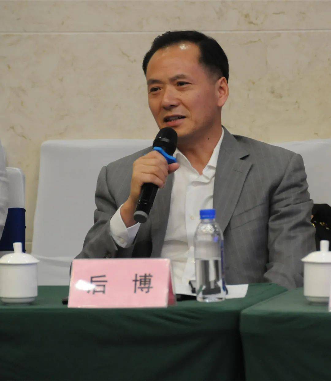 寄语青年企业家甩开膀子加油干争分夺秒抓生产市青企协总顾问魏道斌