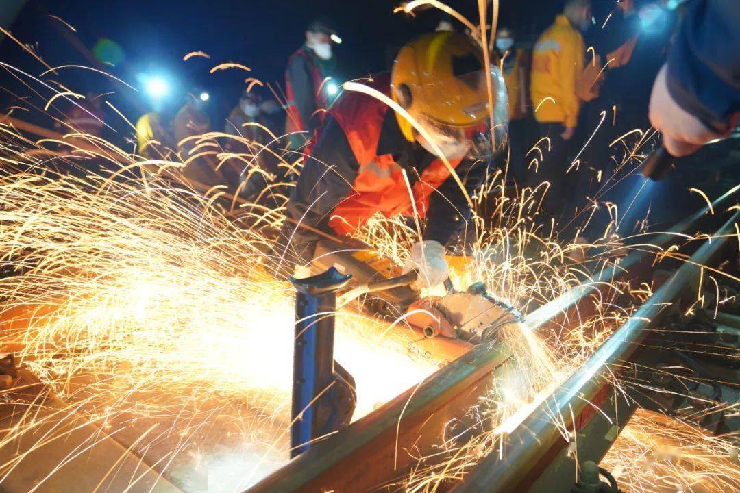 人间烟花制造机这是铁路人的专属浪漫