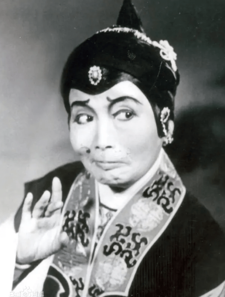 长期与徐玉兰,王文娟合作配戏,成为二团主要丑角演员