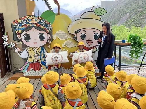 金川县开展雪梨宝宝最可爱 争做家乡宣传员活动