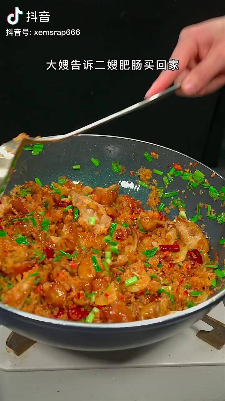 肥肠用渣海椒简单炒一下还是小时候嘎婆家的味道家常菜抖音美食创作人