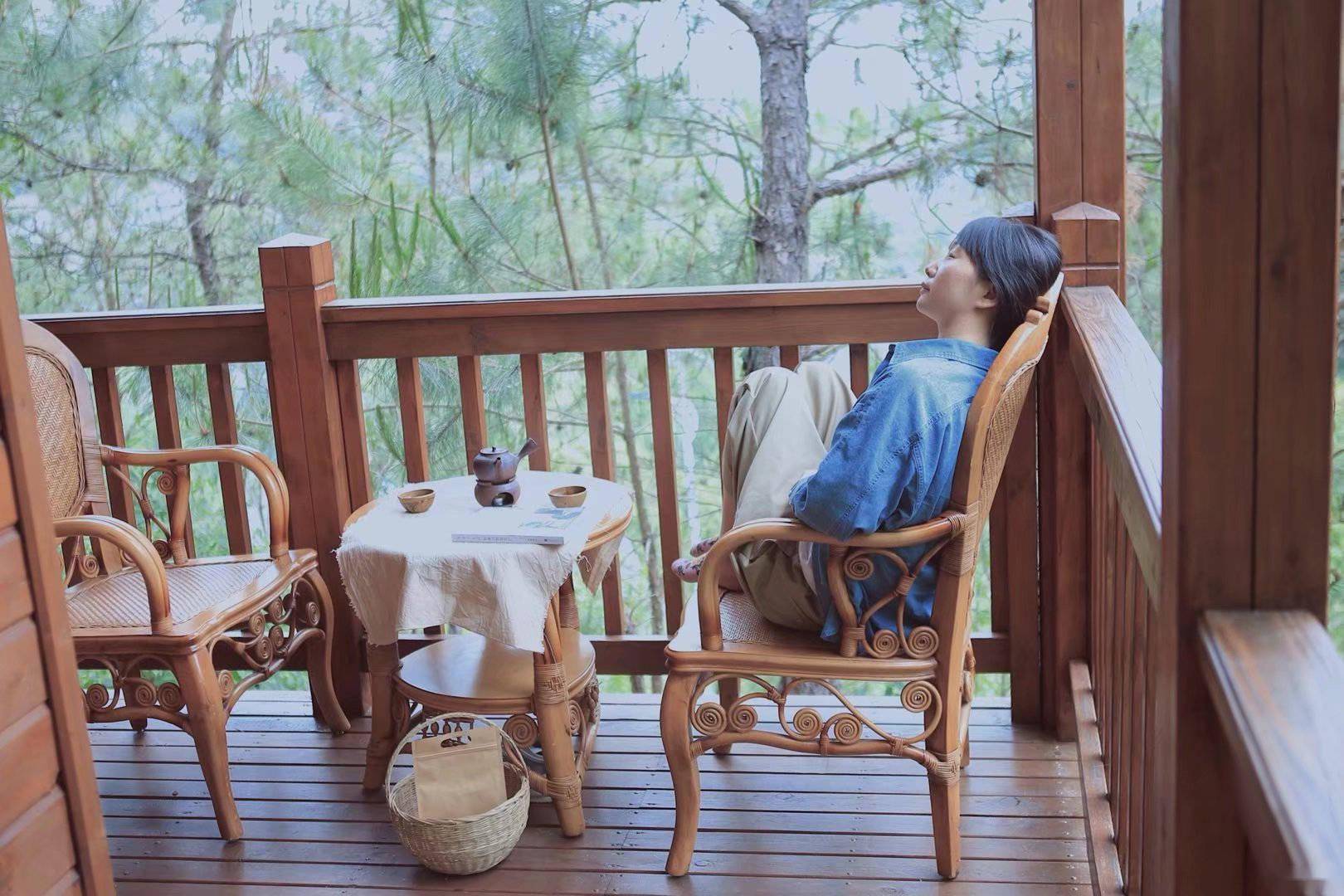 山居岁月长:周末去了趟山里,住小木屋,听雨声