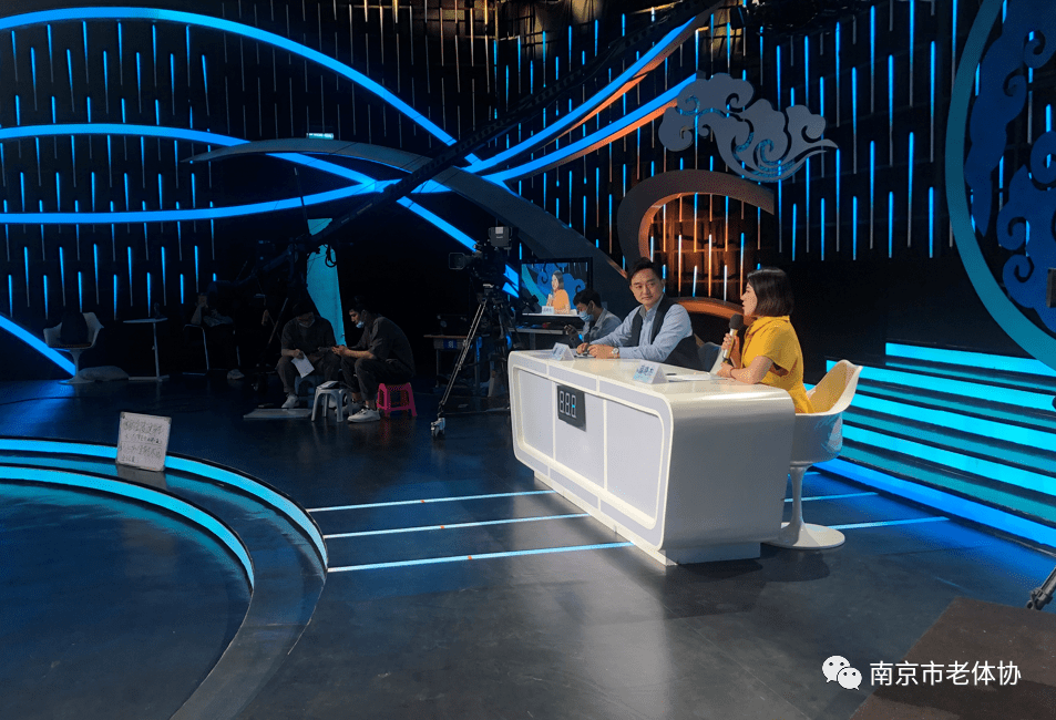 走进江苏电视台综艺频道聆听非常中医专家讲座参加才艺比拼