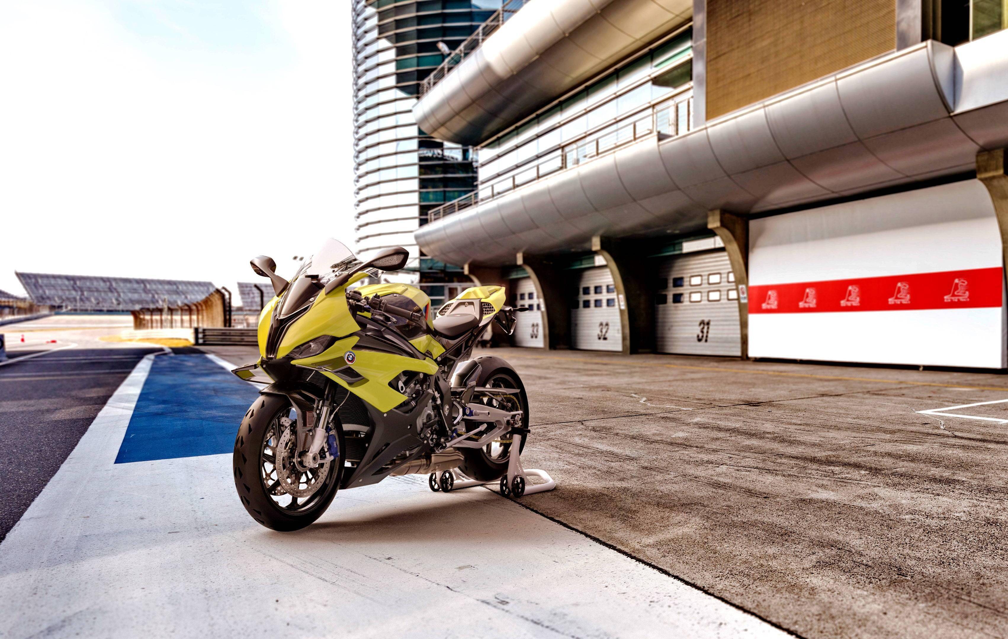 宝马m五十周年纪念版m1000rr超级跑车