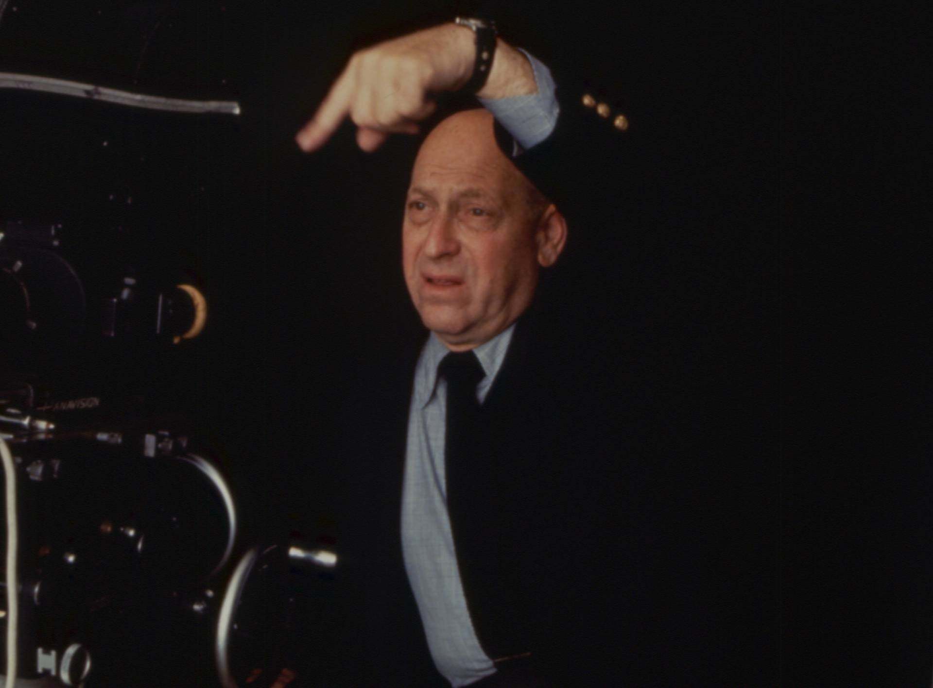 他设计了007的大银幕亮相白色波点枪管膛线还有那个砰