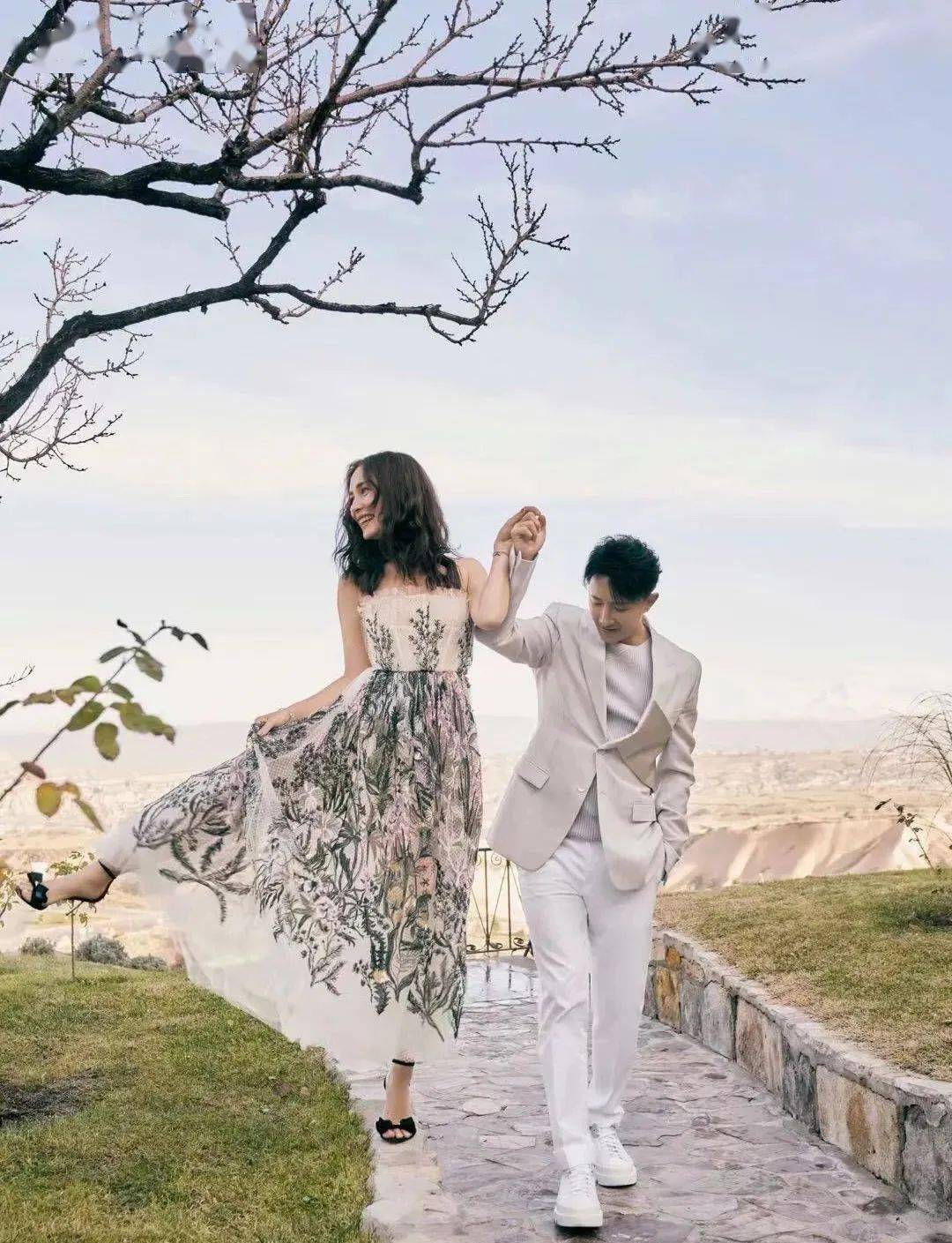 最后,祝福这对"新爸新妈"~所以,小baby的名字,不会真的叫做「韩启明」