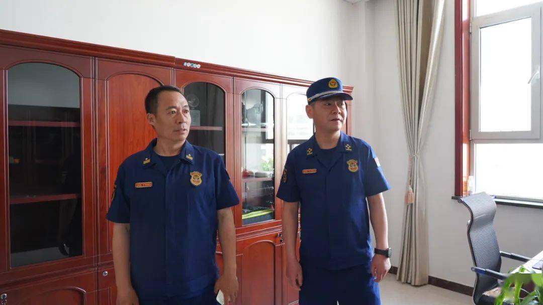 副支队长贾军平深入高台大队督导检查队伍管理和执勤备