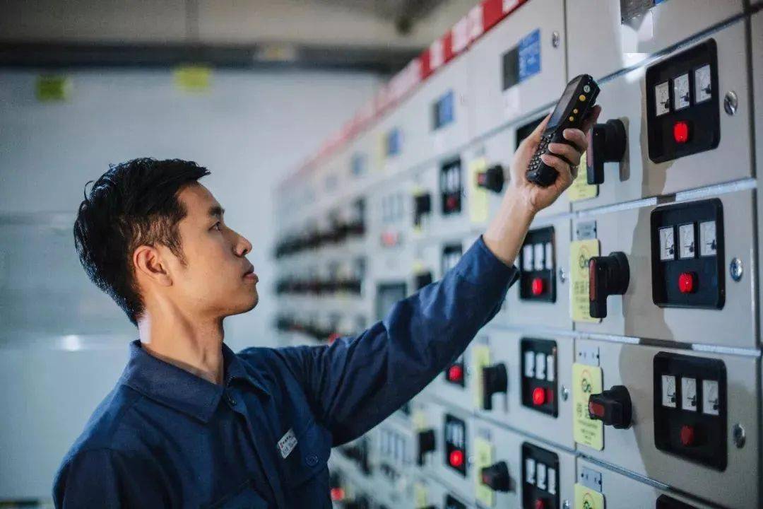 物业设备维护三严四会三干净四不漏五良好