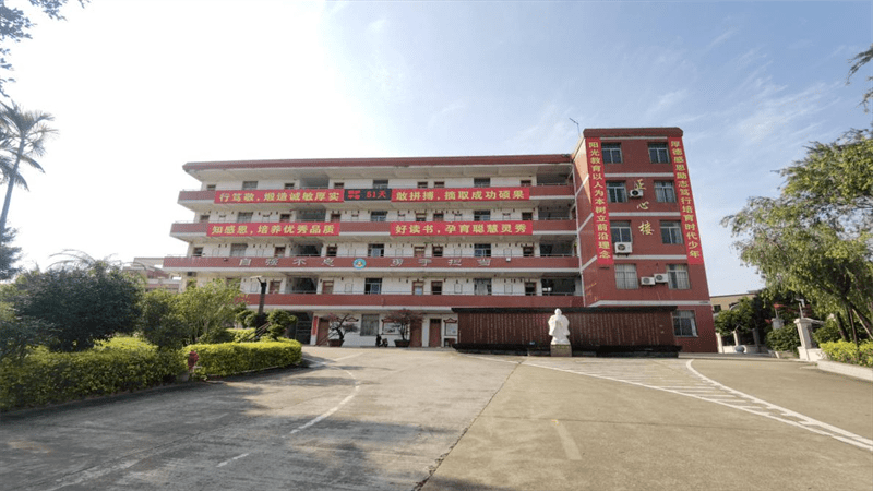 校园环境优美主题文化凸显厦门市新圩学校校园环境简介