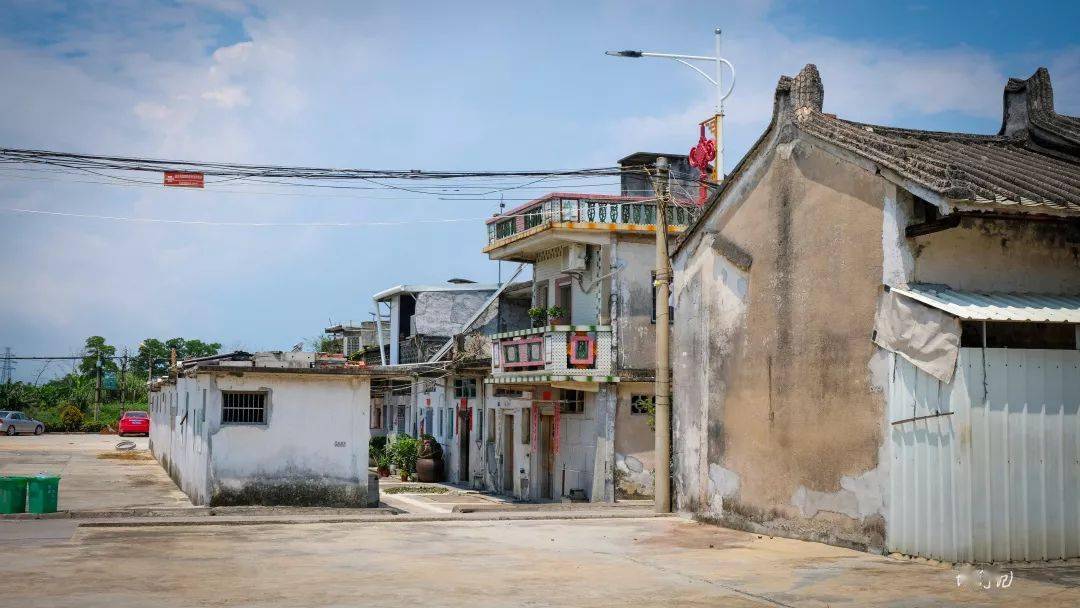 以我所去到的军埔村为例,军埔村是"黄,许,杨,范"四个姓氏宗族的聚居地