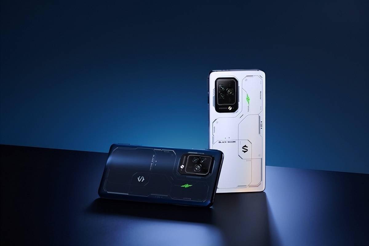 黑鲨骁龙8新机曝光2k高刷屏和百瓦快充都有