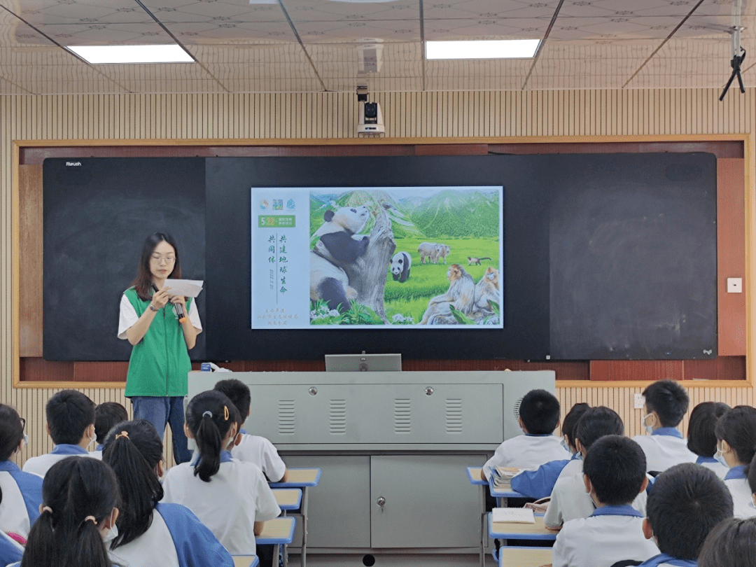 潮南区生态环境分局联合区教育局到仙城镇刘梦龄小学,仙门城中学开展"