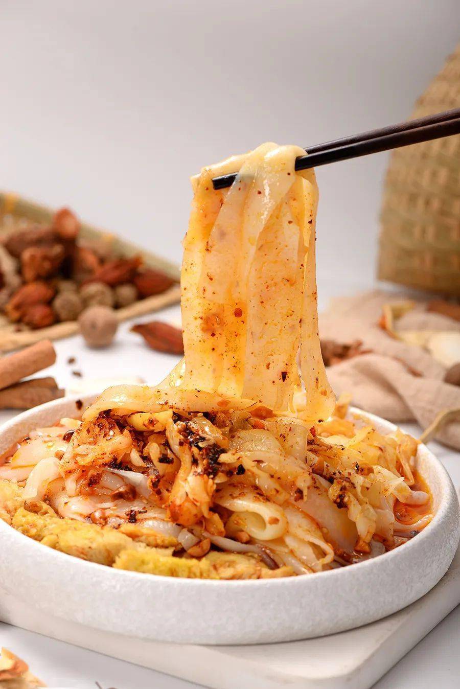 四好一多的酿皮是凉皮班里的三好学生能从街边小吃跻身西北人的主食