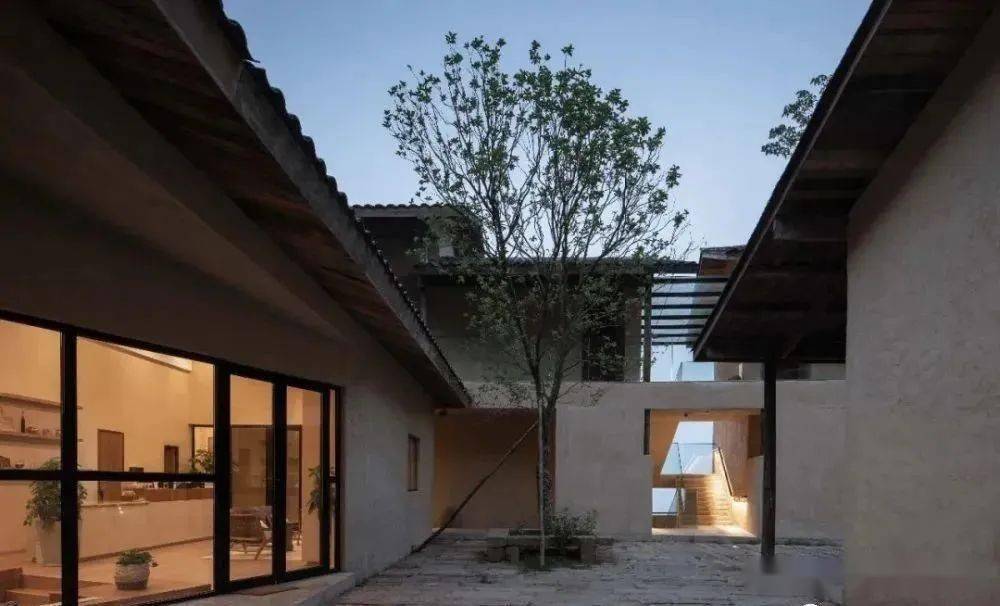 夯土墙民宿:山谷隐着世外桃源