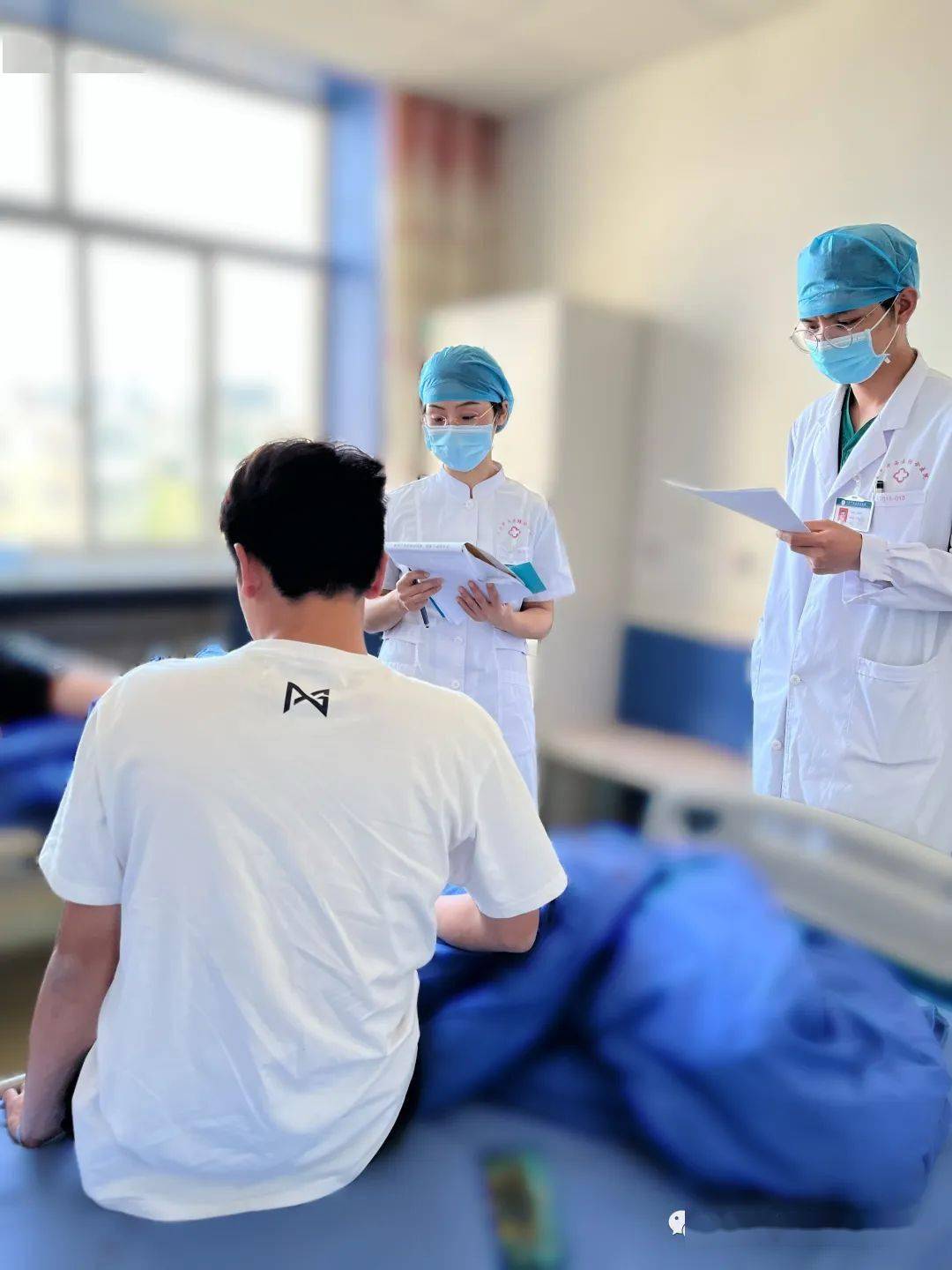 在手术前一天,麻醉医生访视时,会叮嘱每一位患者术前要禁饮禁食,这件