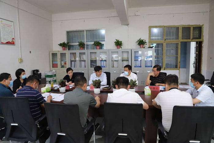 县委办公室主任吴杰,县人大副主任,卫健委党组书记朱继兵,副县长朱琳