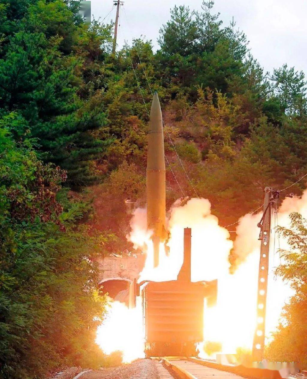 既是展品又服现役的俄罗斯铁甲列车_导弹列车_搭载_高炮