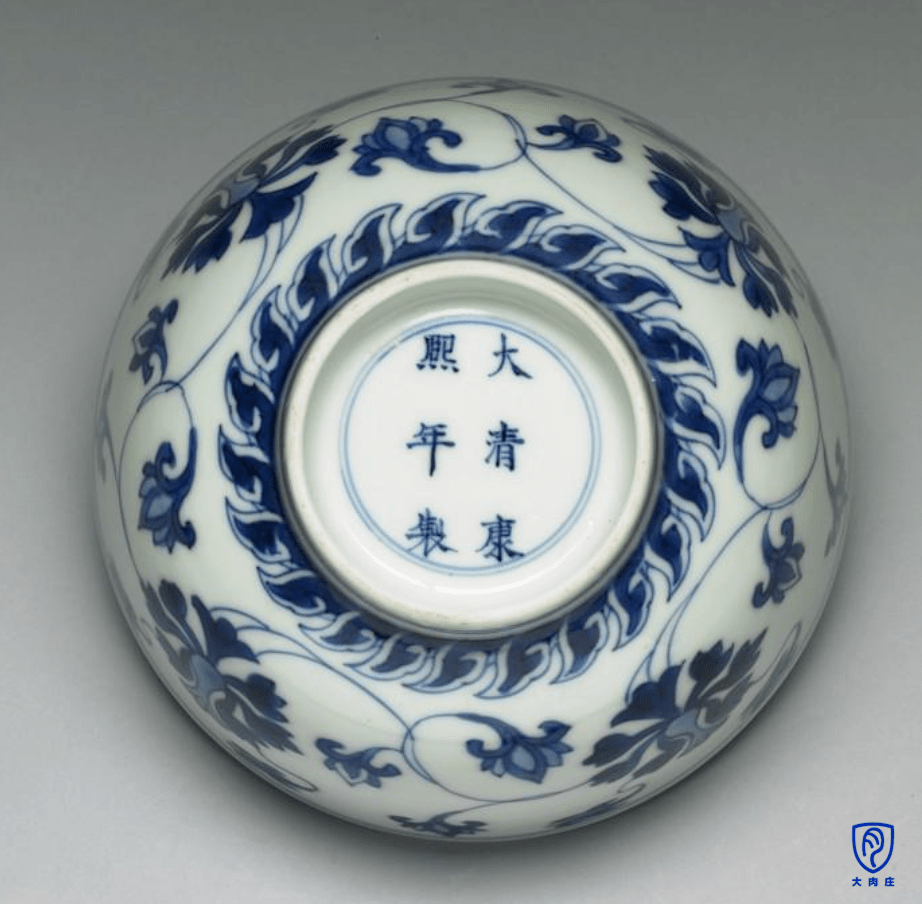 台北故宫博物院藏清康熙 五彩龙凤纹茶叶盖罐单色釉与青花的底款浪破