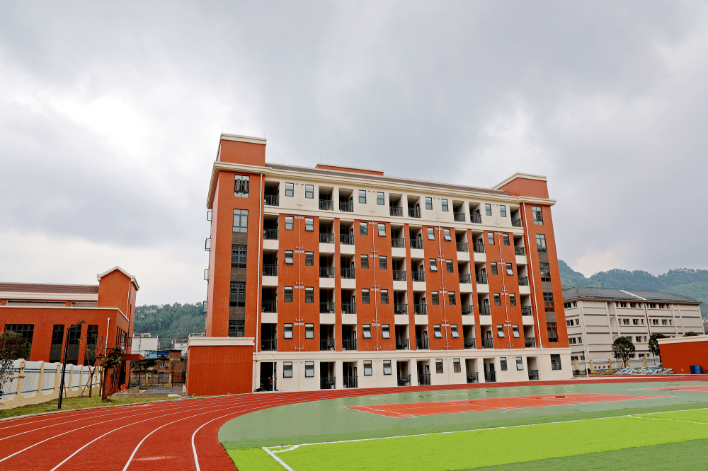 【幸福宜宾十大工程】景阳中学迁建和全民健身中心项目建成验收了!