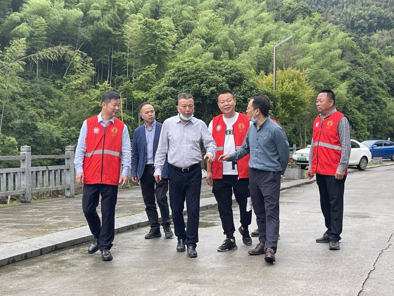 瓯海区人大李康副主任赴泽雅镇督查创文工作