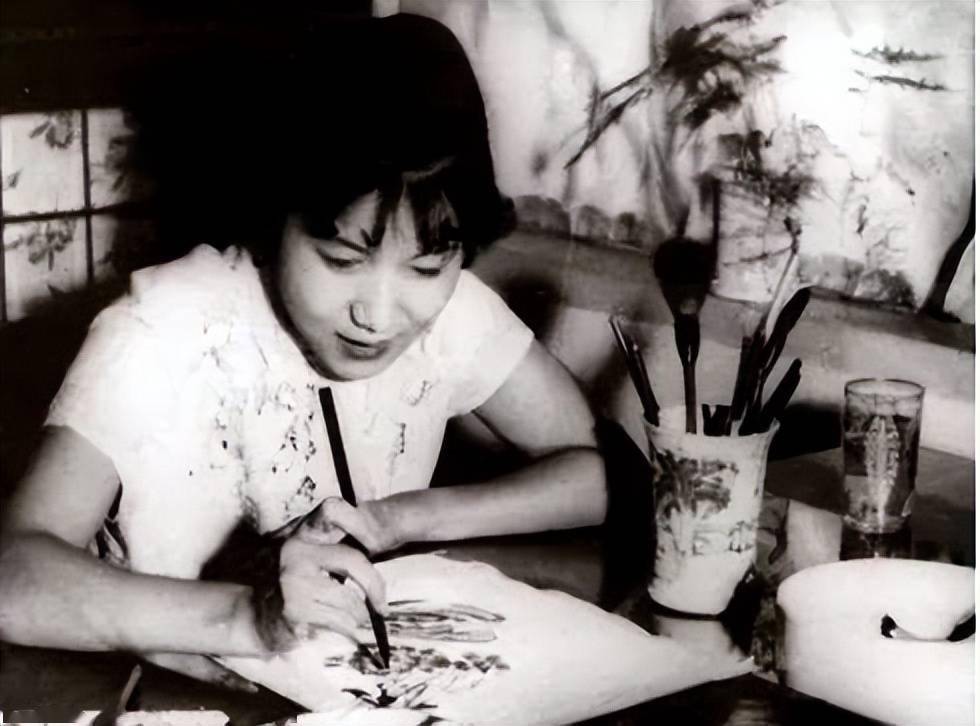 88岁的齐白石也追星初见就握住新凤霞的手不松开她生得好看