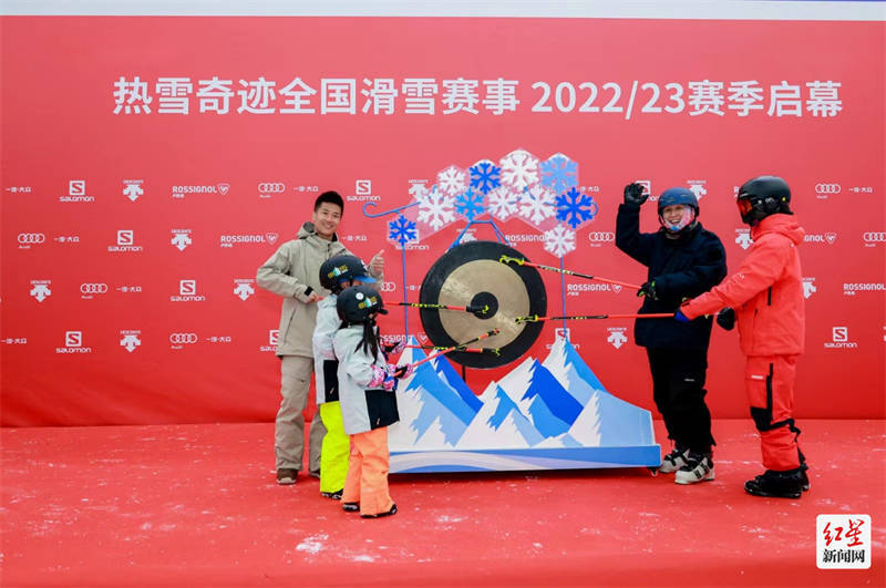 滑雪运动员王雪梅图片