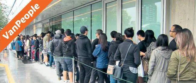 傻眼！大温又开始通宵排队抢楼花了！“房市凉了”这句话，果然只骗了我一个！_生活_时候_公寓楼