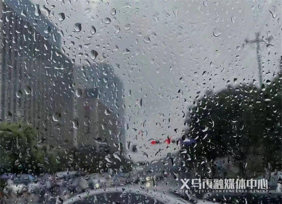 大雨转中雨图片