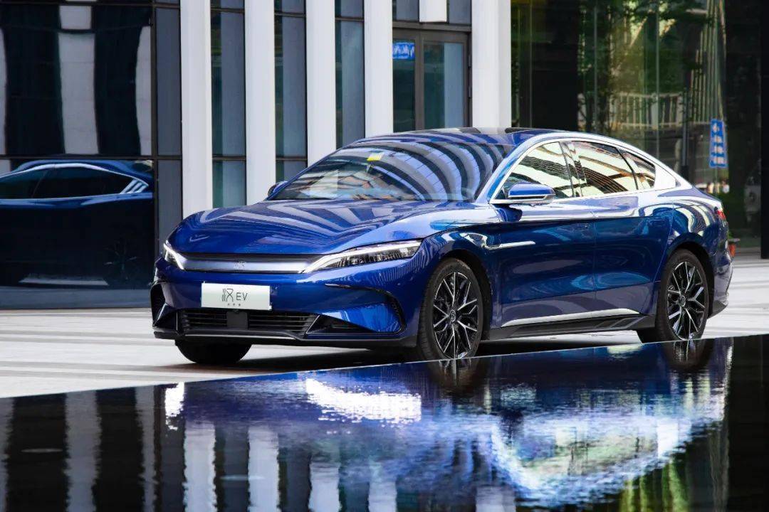 领创纯电轿车硬核实力新高度比亚迪汉ev创世版性能智能豪华再度升级