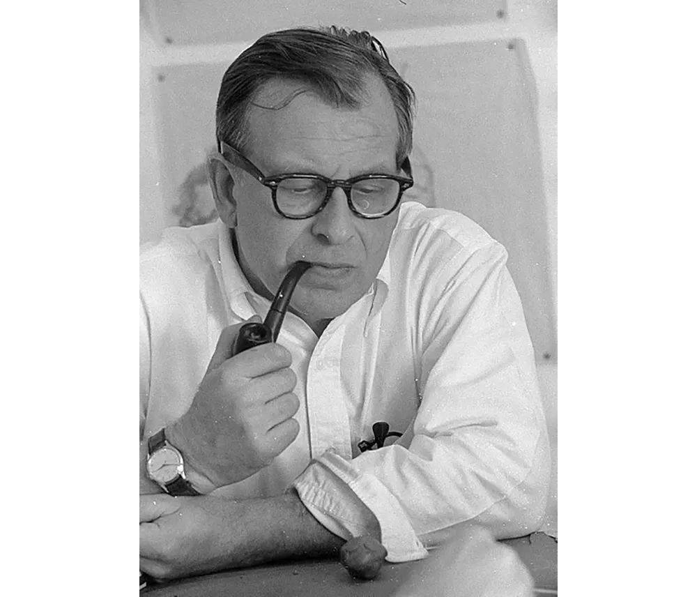 ▼ 著名美籍芬兰裔建筑师埃罗·沙里宁,主持设计过三座大型企业的中央