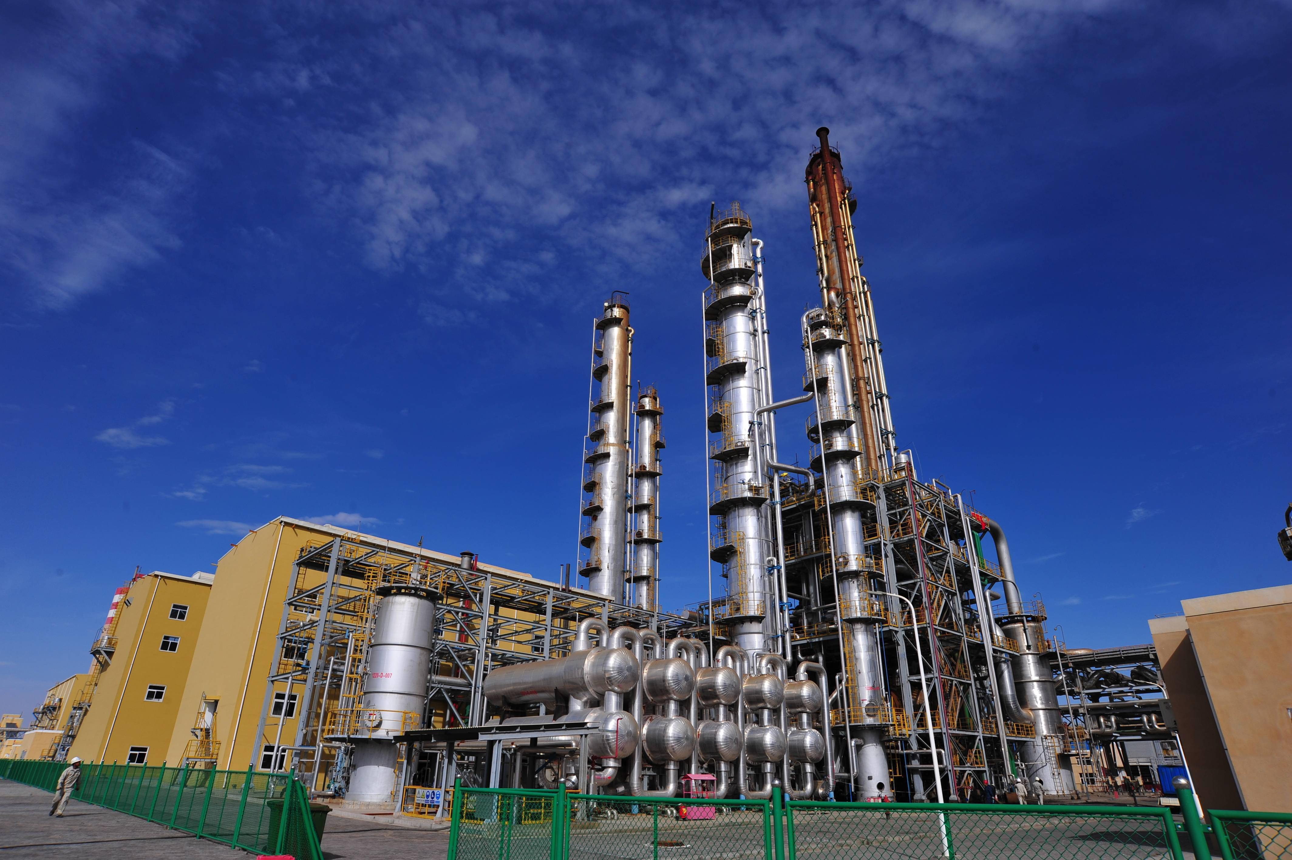 亿利洁能化工板块景气夯实业绩增长光氢治沙产业链布局打造赛道龙头