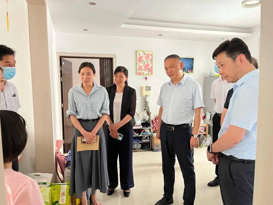 "六一"国际儿童节即将来临,5月31日,区委书记朱卫东慰问勉励少年儿童