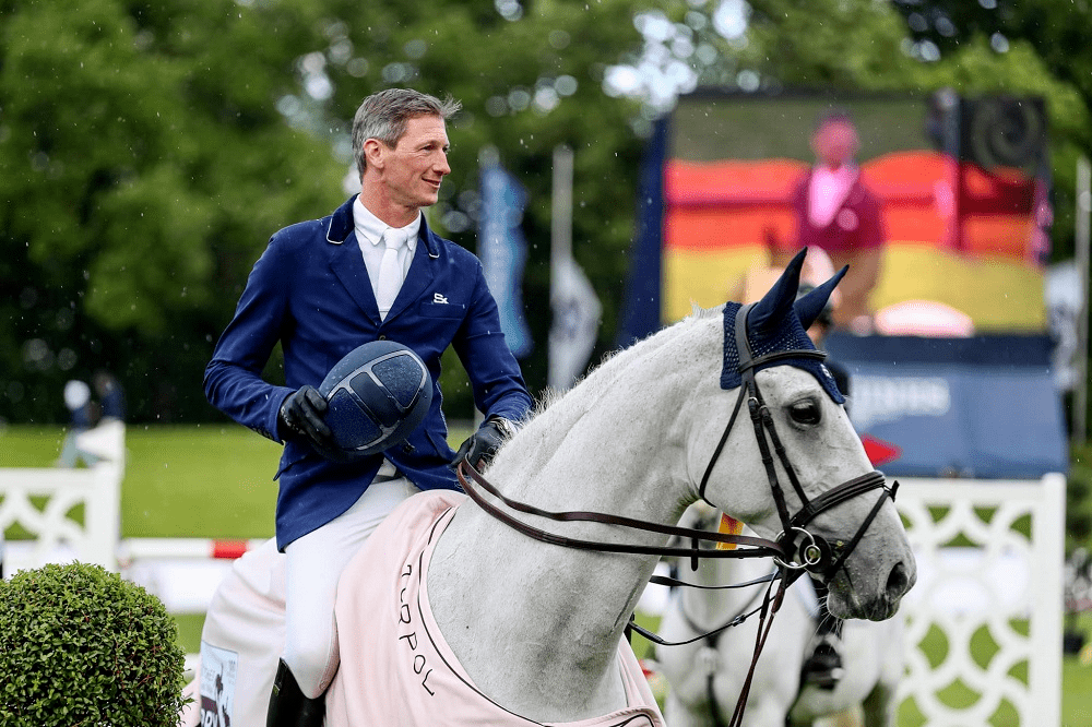 头条环球马术冠军赛汉堡站五星级150米争时赛杜瑟主场称雄