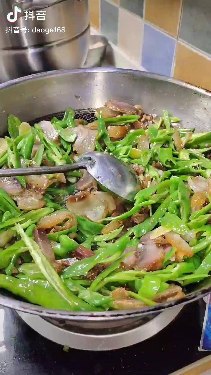 还是坛子肉炒青椒呀坛子肉农村美食安逸安居