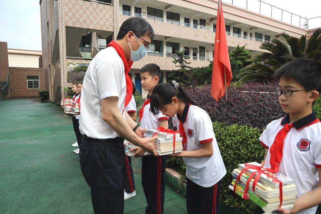 关爱未成年共筑中国梦观海卫镇开展六一儿童节慰问活动