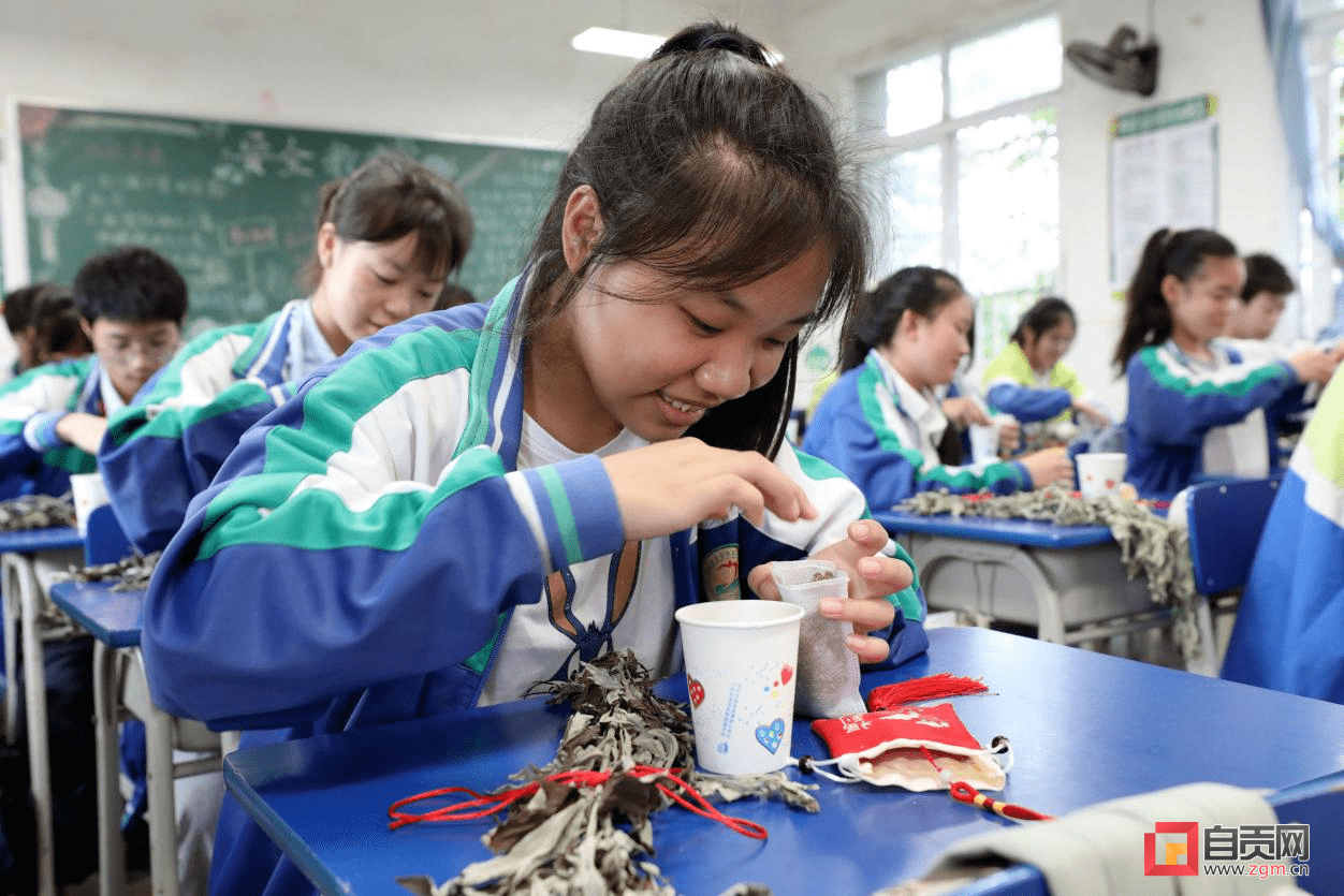 "小桔灯"助力复兴少年宫点亮乡村少年儿童多彩梦_活动_自贡_艾叶镇