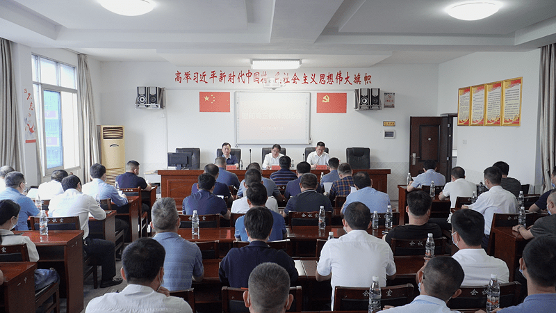 日,县委书记邓元连到茶陵一中督查高考准备和学生安全管理工作,陈章勇