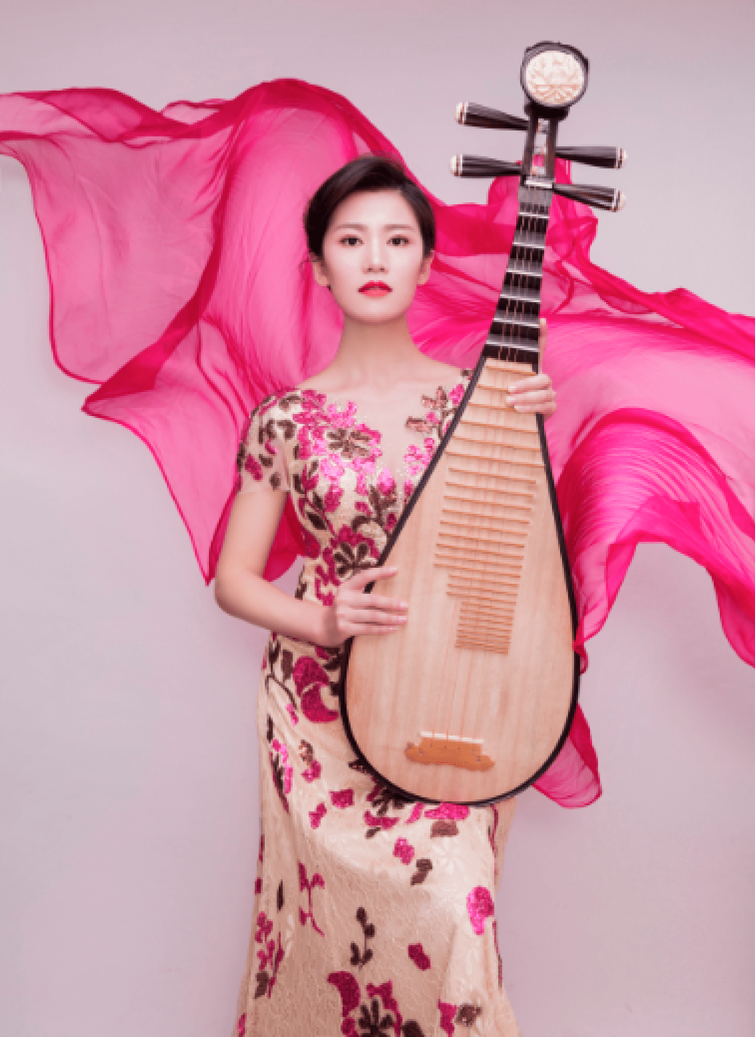 毕业于西安音乐学院,先后师从于陆琪萱老师,李晖教授,赵静副教授.