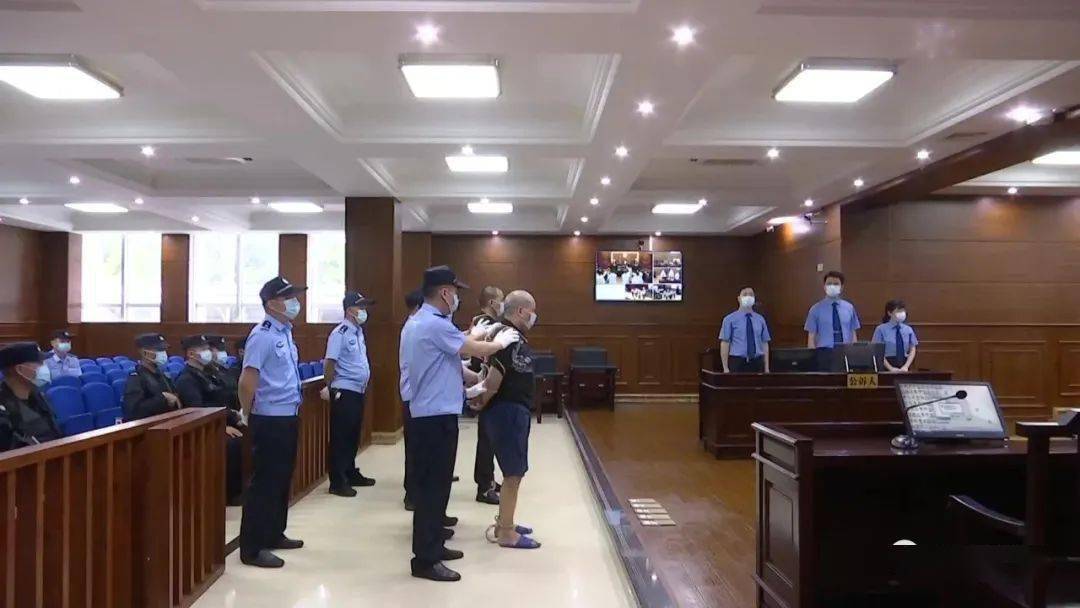 30日上午,揭阳市中级人民法院遵照最高人民法院下达的执行死刑命令