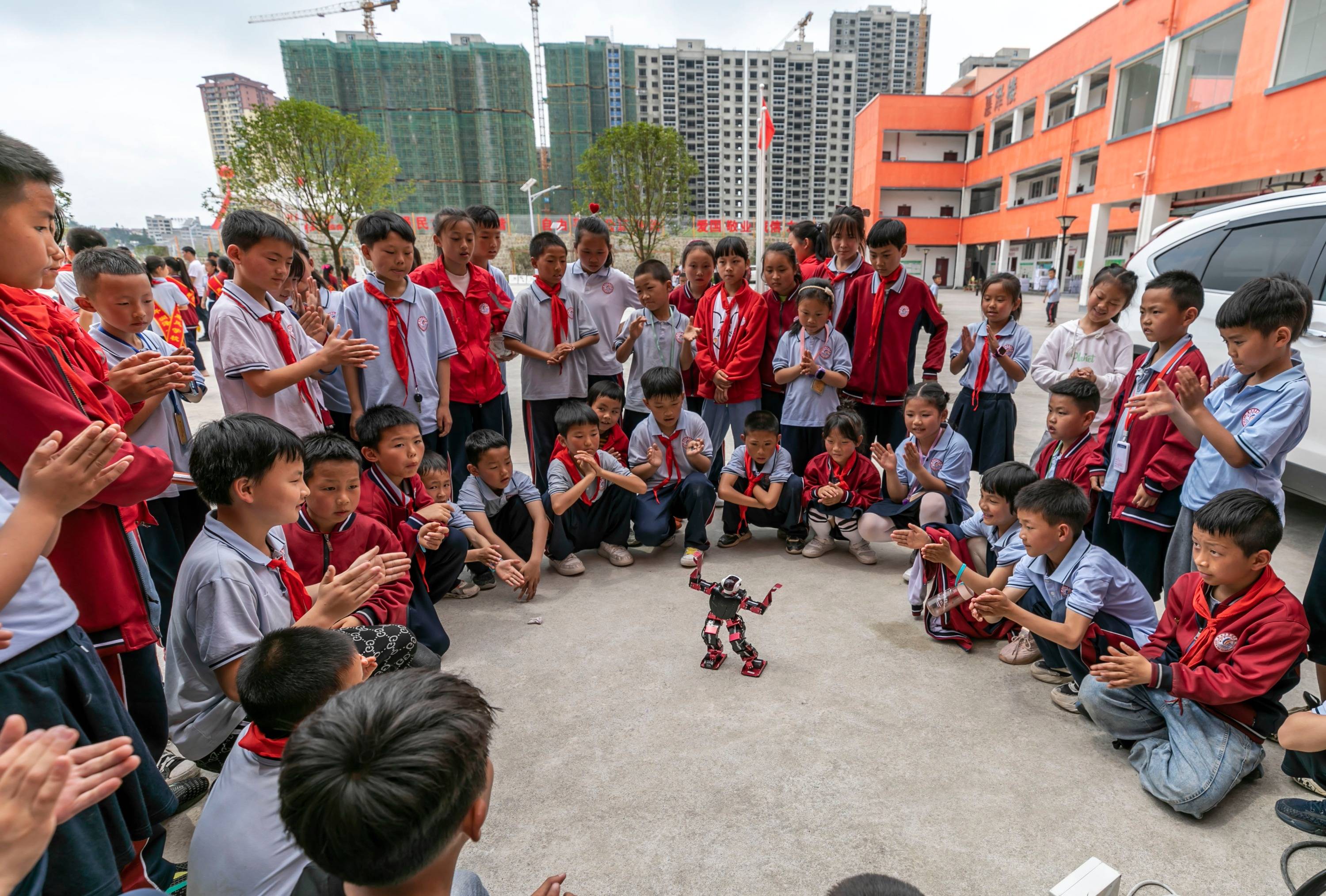 2022年6月1日,贵州省黔西市惠风学校开展科普进校园,欢度"六一"活动