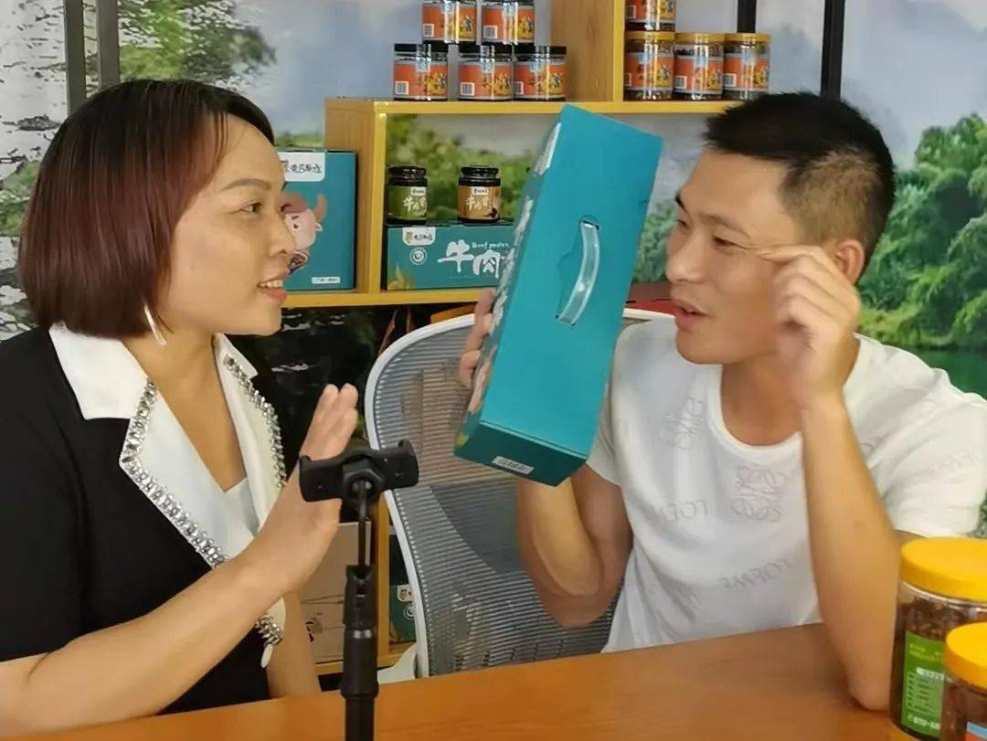 巾帼风采黄丽琼柳州市十大电商带头人不负时代不负韶华