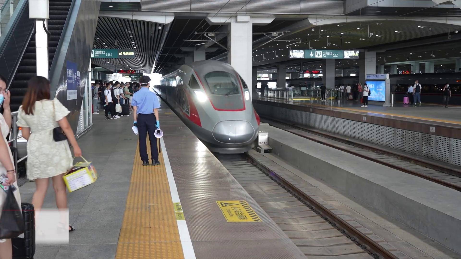 端午小长假广州南站日均加开50趟高铁动车组