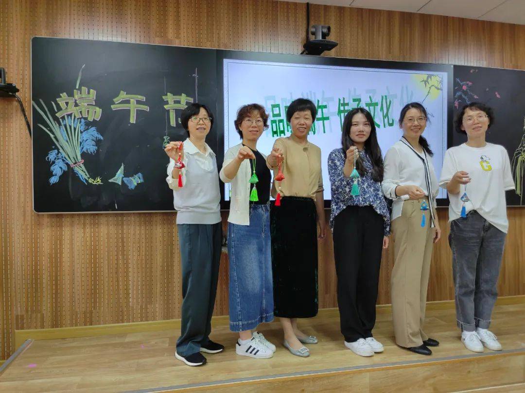 这所学校传来这样一幕!_花园中学_师生_活动