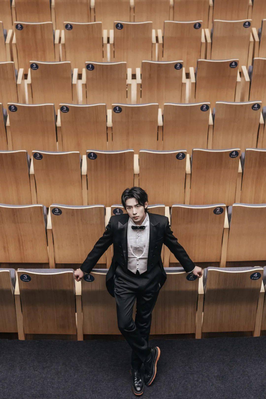 明日上演著名男高音歌唱家石倚洁携美声男孩邀您倚石听声