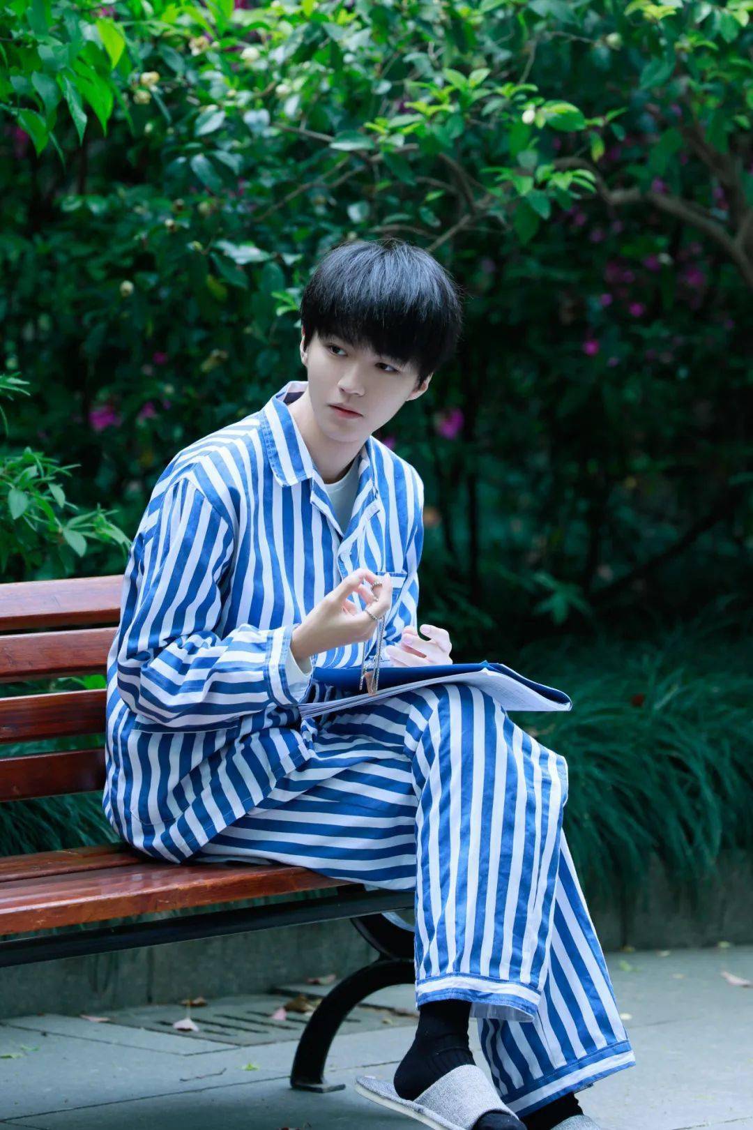 提到了金库里王俊凯被点击缺氧濒临死亡的桥段,没有台词纯靠肢体动作