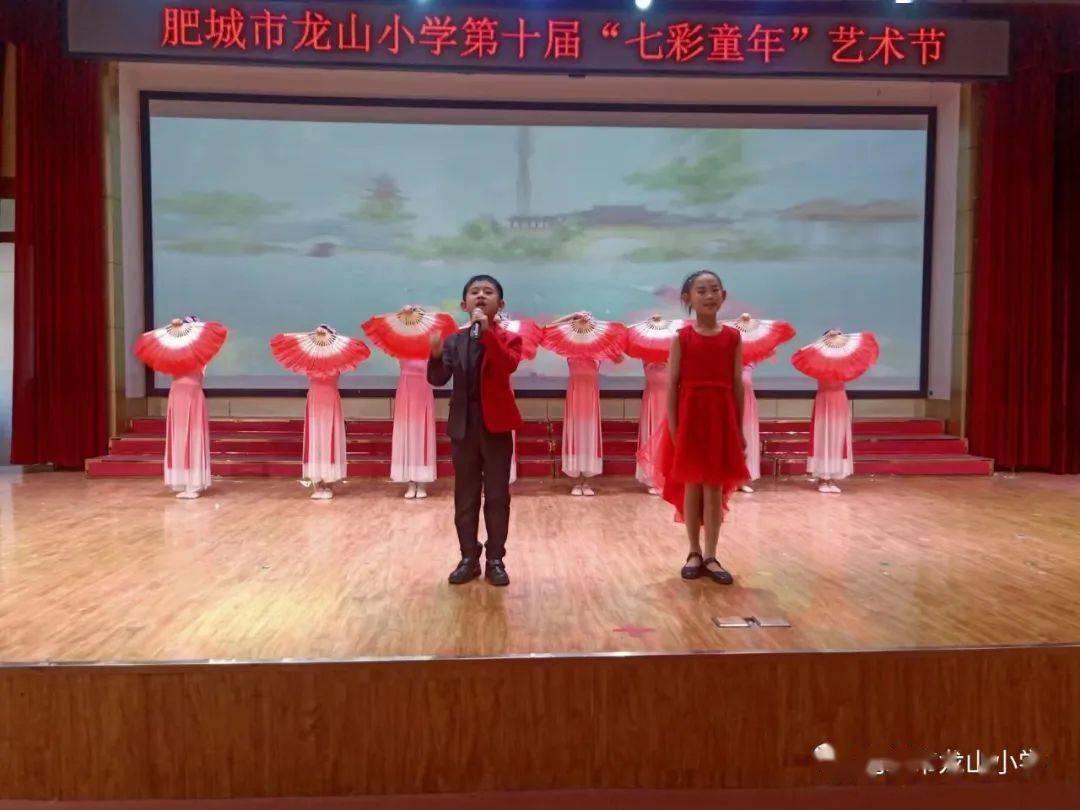 《报童晨曦》,舞蹈组合《鱼儿欢歌》,童谣串唱《明天会更好》等节目